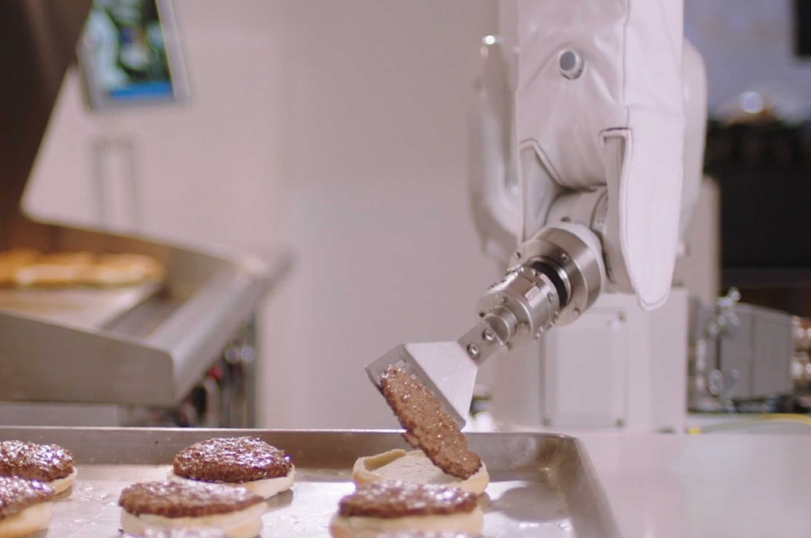 robots in kitchen - restroapp-compressed